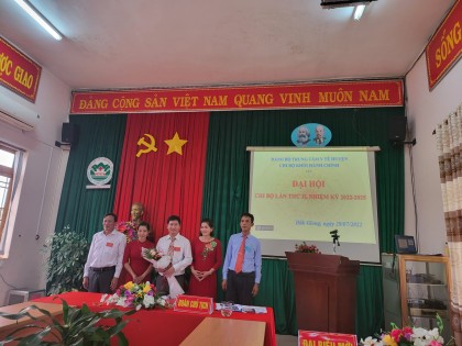 ĐẠI HỘI CHI BỘ KHỐI HÀNH CHÍNH NHIỆM KỲ 2022-2025