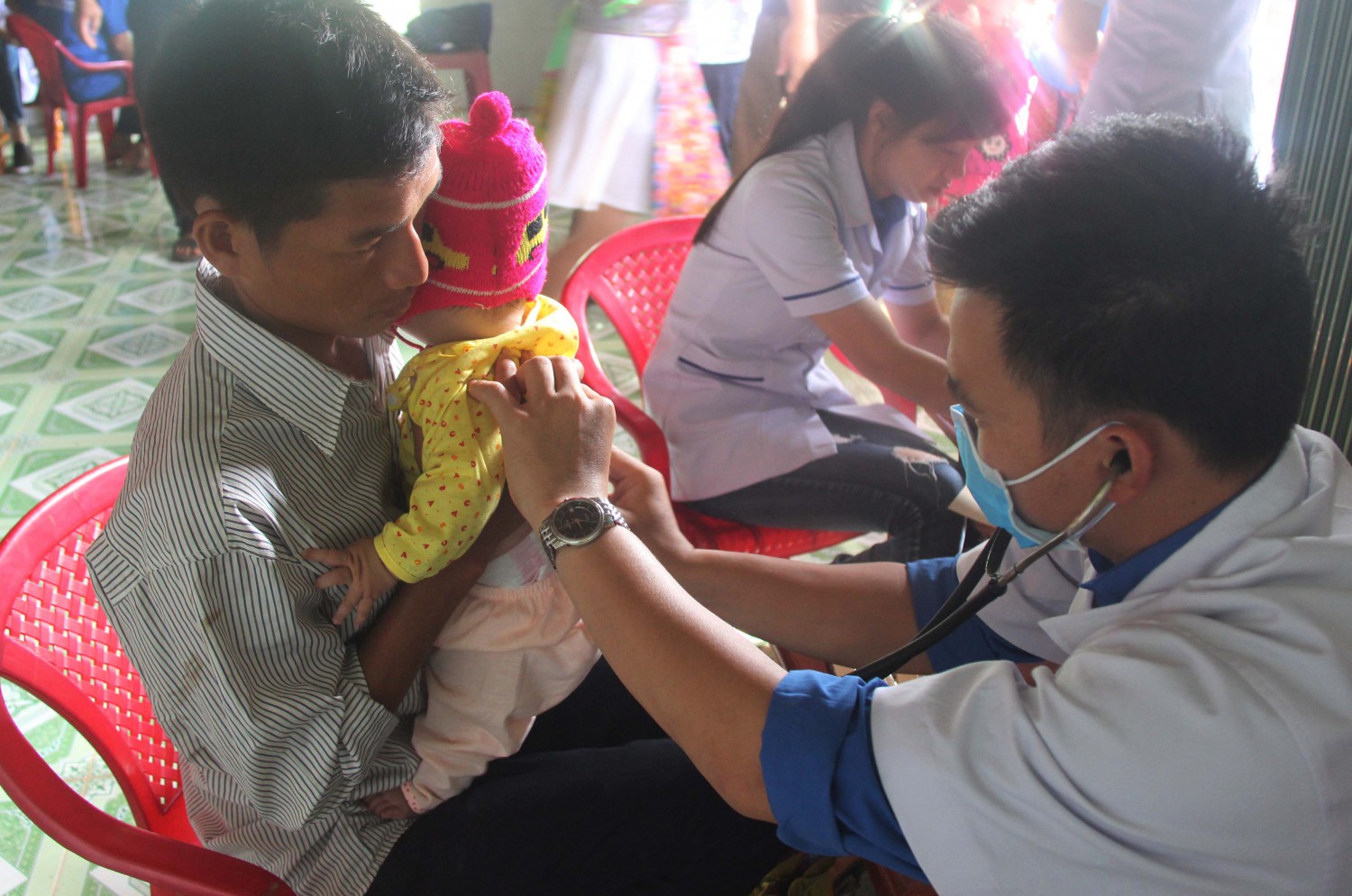 Khám bệnh cho người dân