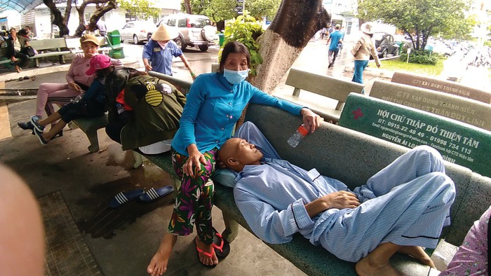 Khám bệnh từ lúc… nửa đêm: 'Chống ế' cho y tế cơ sở