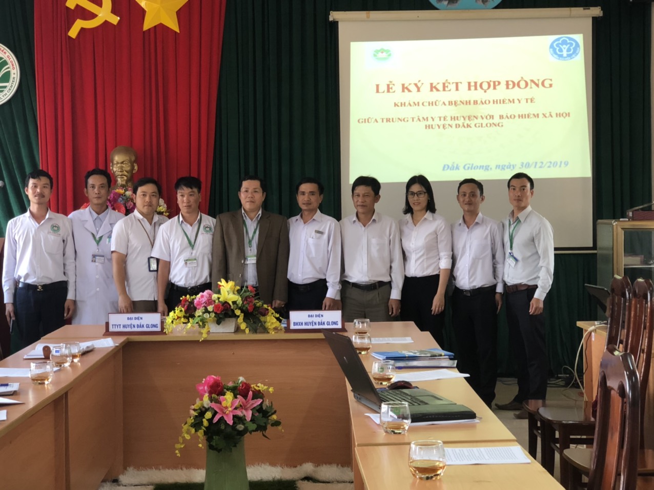 Lễ ký kết hợp đồng khám chữa bệnh bảo hiểm y tế năm 2020 giữa Trung tâm Y tế huyện và Bảo hiểm xã hội huyện Đăk Glong.