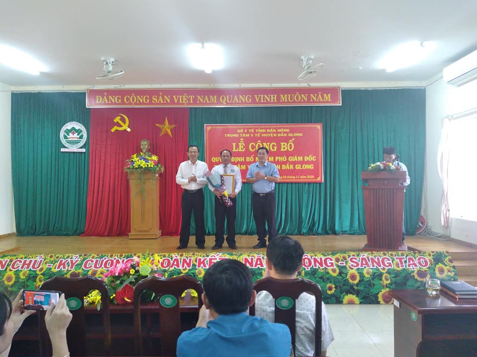 LỄ TRAO QUYẾT ĐỊNH BỔ NHIỆM PHÓ GIÁM ĐỐC TTYT ĐẮK GLONG